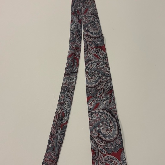 Perry Ellis Portfolio Men’s Paisley Necktie – Red, Gray & Black | Classic Silk - Picture 1 of 4